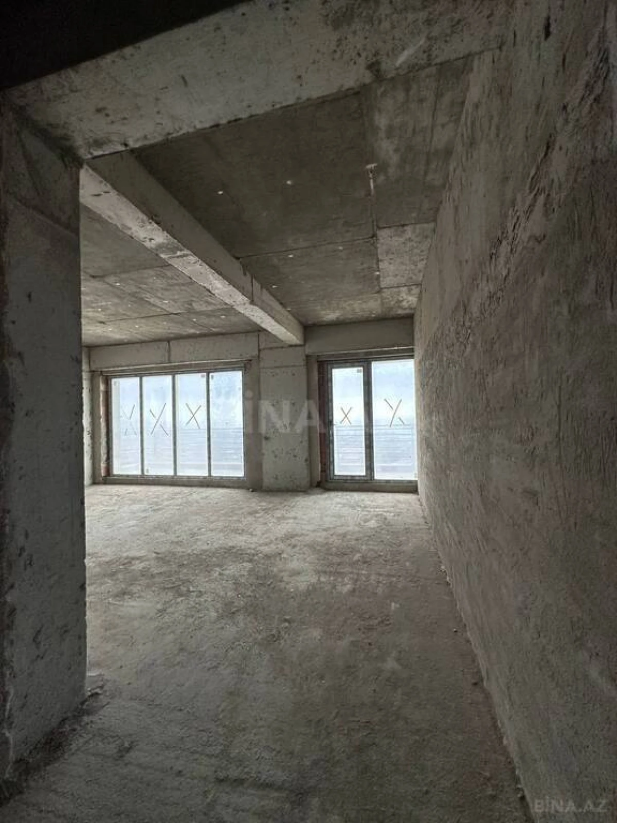 Satılır 3 otaqlı mənzil 158 m²