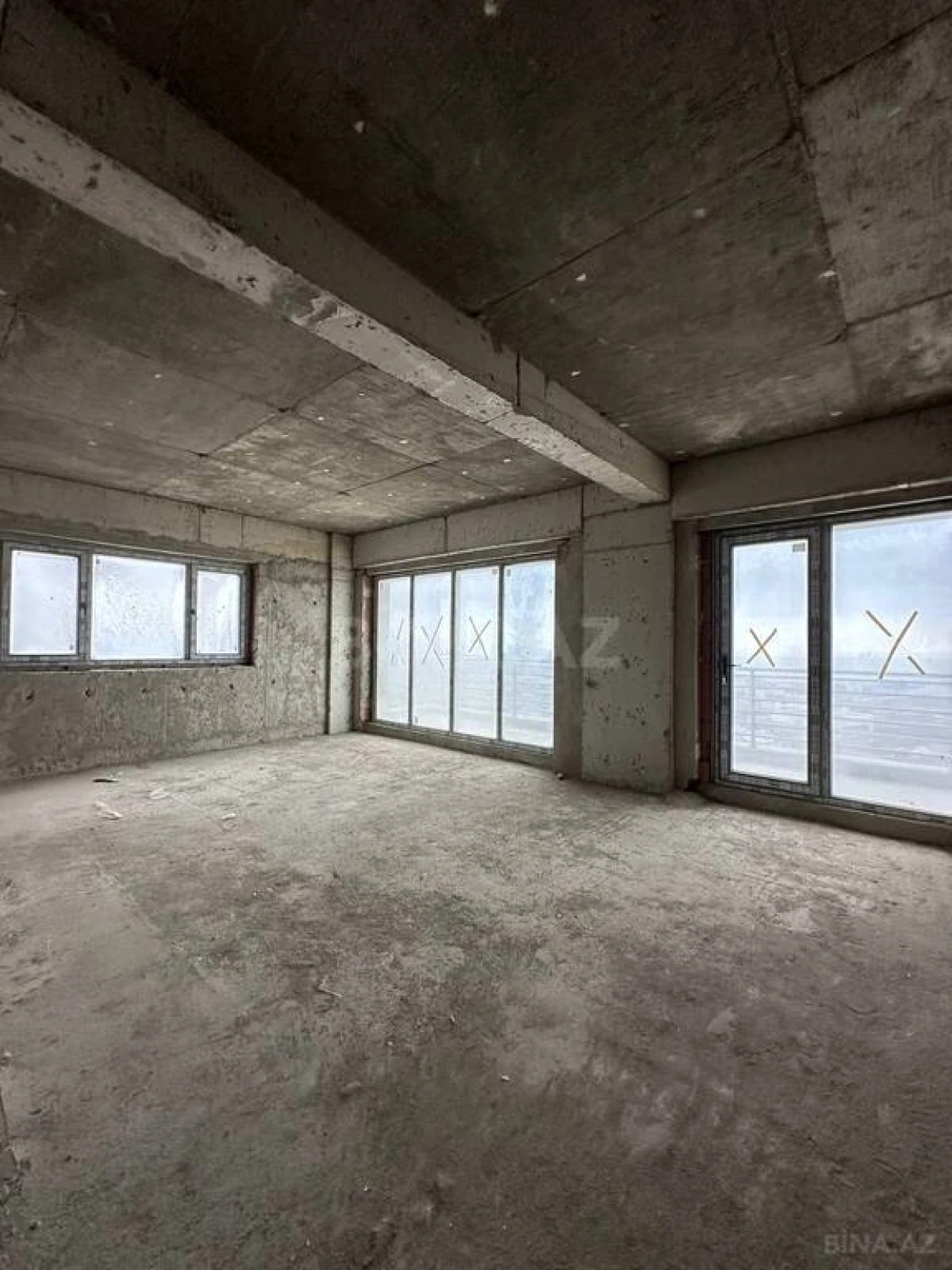 Satılır 3 otaqlı mənzil 158 m²