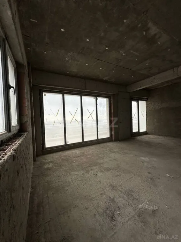 Satılır 3 otaqlı mənzil 158 m²