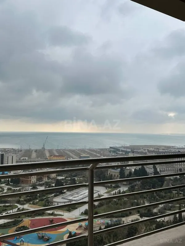 Satılır 3 otaqlı mənzil 158 m²