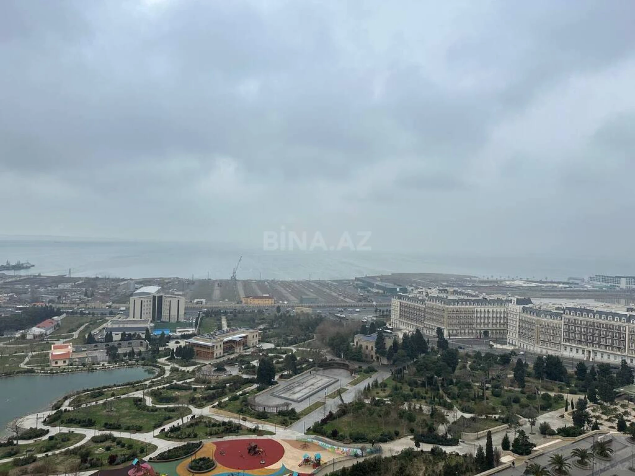 Satılır 3 otaqlı mənzil 158 m²