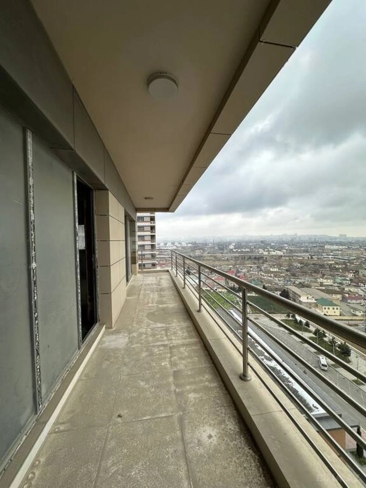 Satılır 3 otaqlı mənzil 158 m²