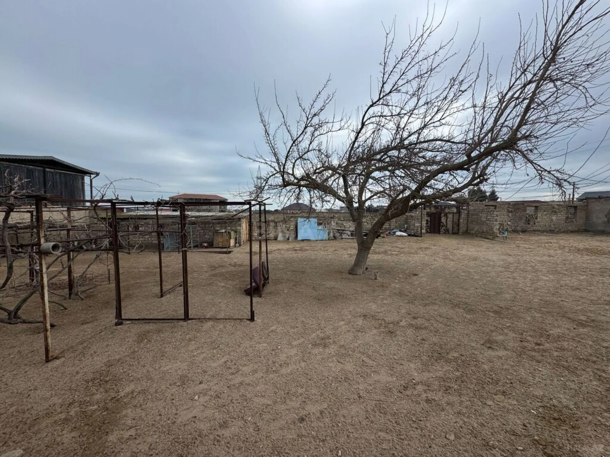 Satılır torpaq sahəsi 12 m²