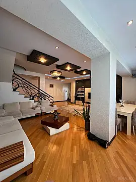 Satılır 3 otaqlı mənzil 160 m² — Bakı, İnşaatçılar 3 otaq 160.00 m²