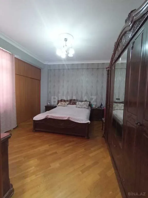 Satılır 4 otaqlı mənzil 130 m²
