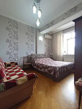 Satılır 4 otaqlı mənzil 130 m²