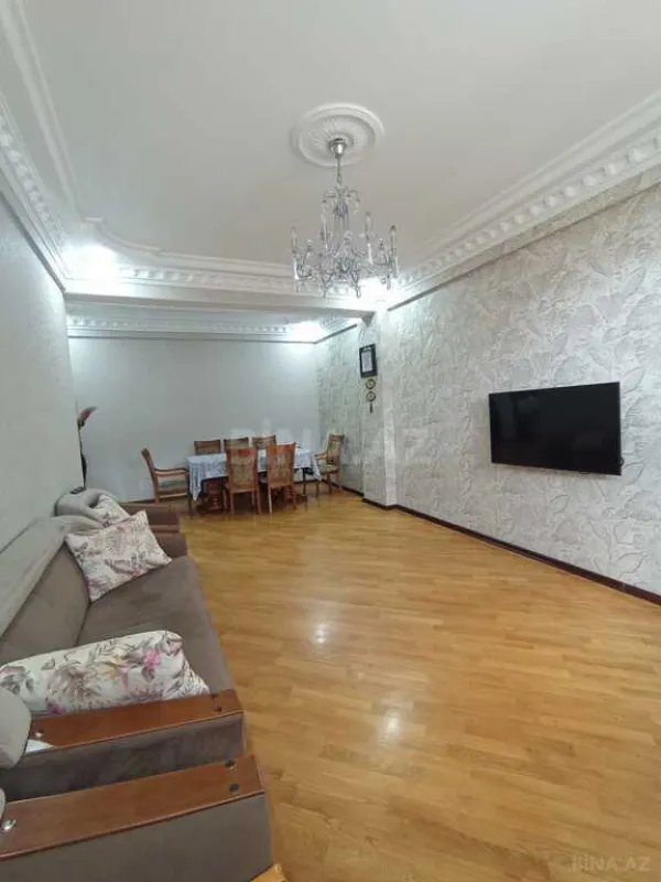 Satılır 4 otaqlı mənzil 130 m²