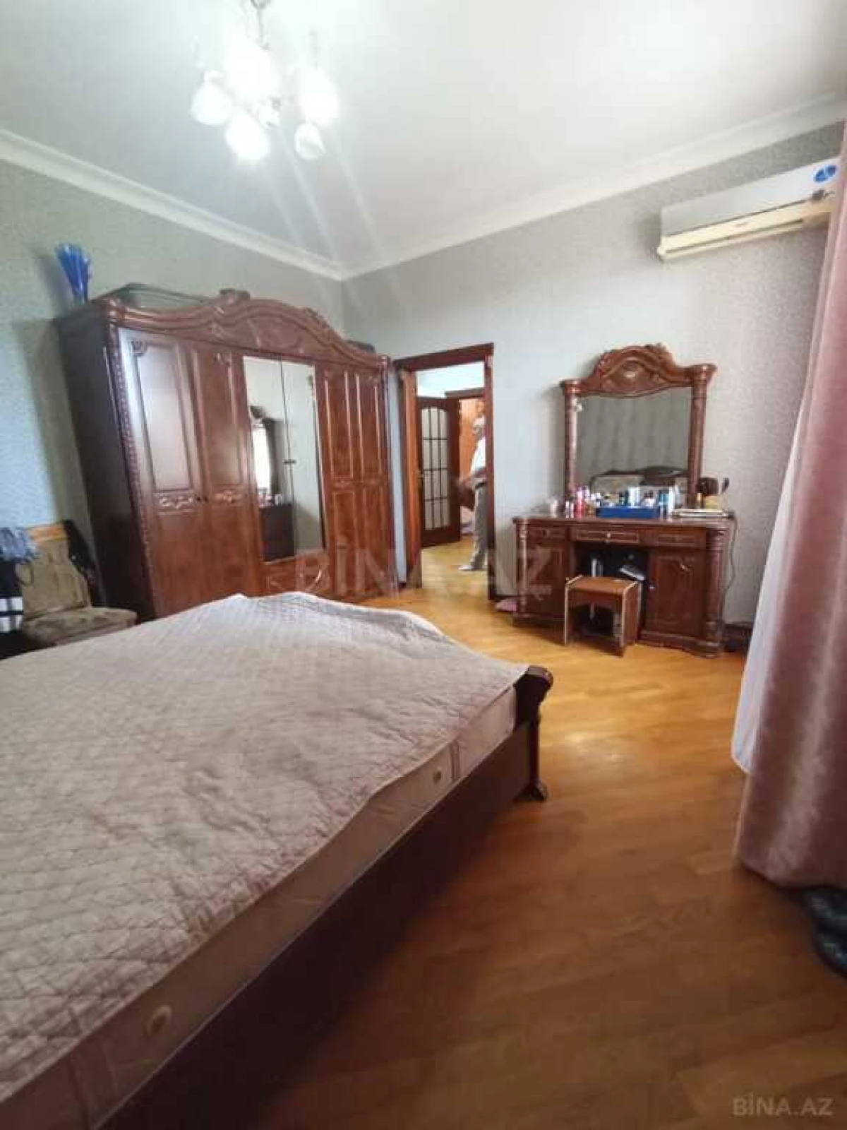 Satılır 4 otaqlı mənzil 130 m²