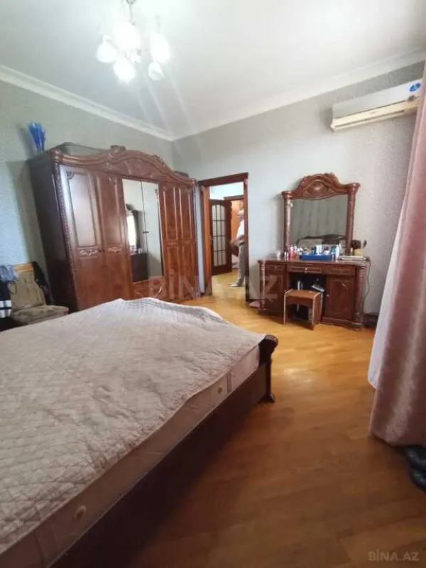 Satılır 4 otaqlı mənzil 130 m²