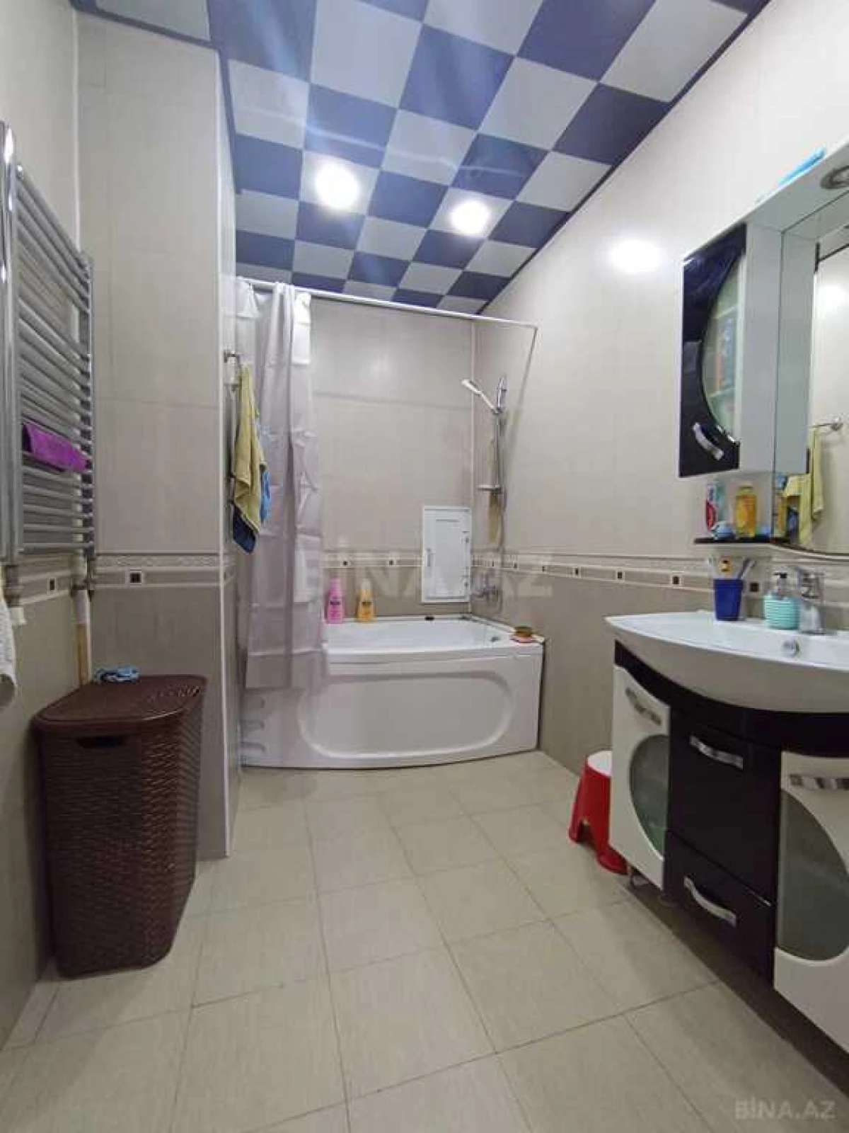 Satılır 4 otaqlı mənzil 130 m²