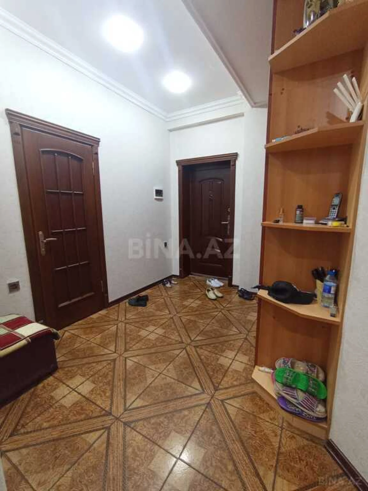 Satılır 4 otaqlı mənzil 130 m²