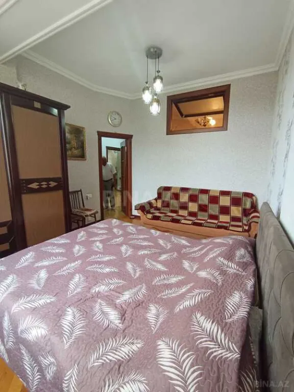 Satılır 4 otaqlı mənzil 130 m²