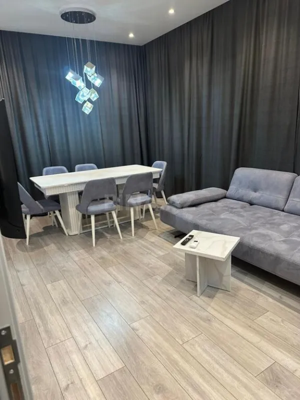 Kirayə verilir 2 otaqlı mənzil 66 m²