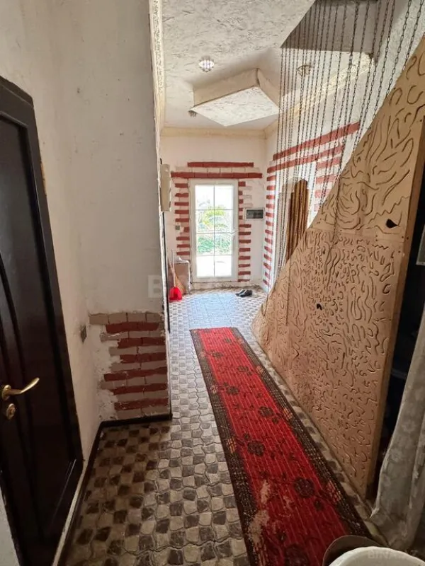Satılır 5 otaqlı həyət evi 300 m²