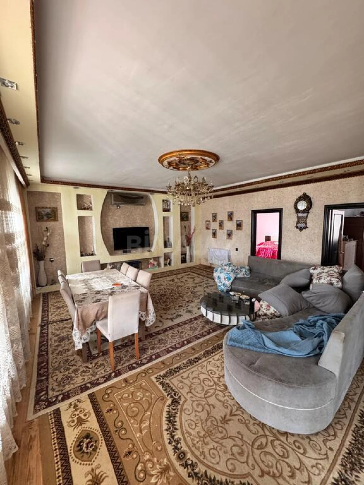 Satılır 5 otaqlı həyət evi 300 m²