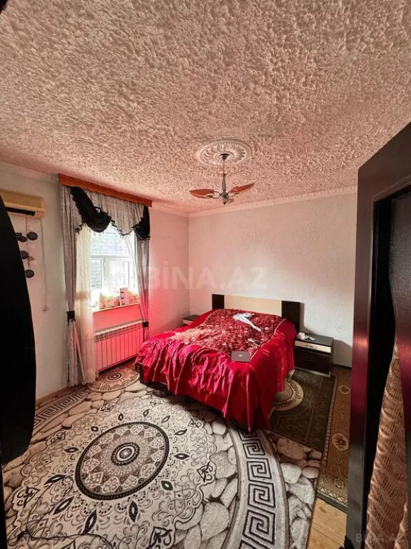 Satılır 5 otaqlı həyət evi 300 m²