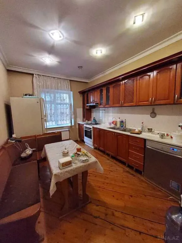 Satılır 7 otaqlı həyət evi 200 m²