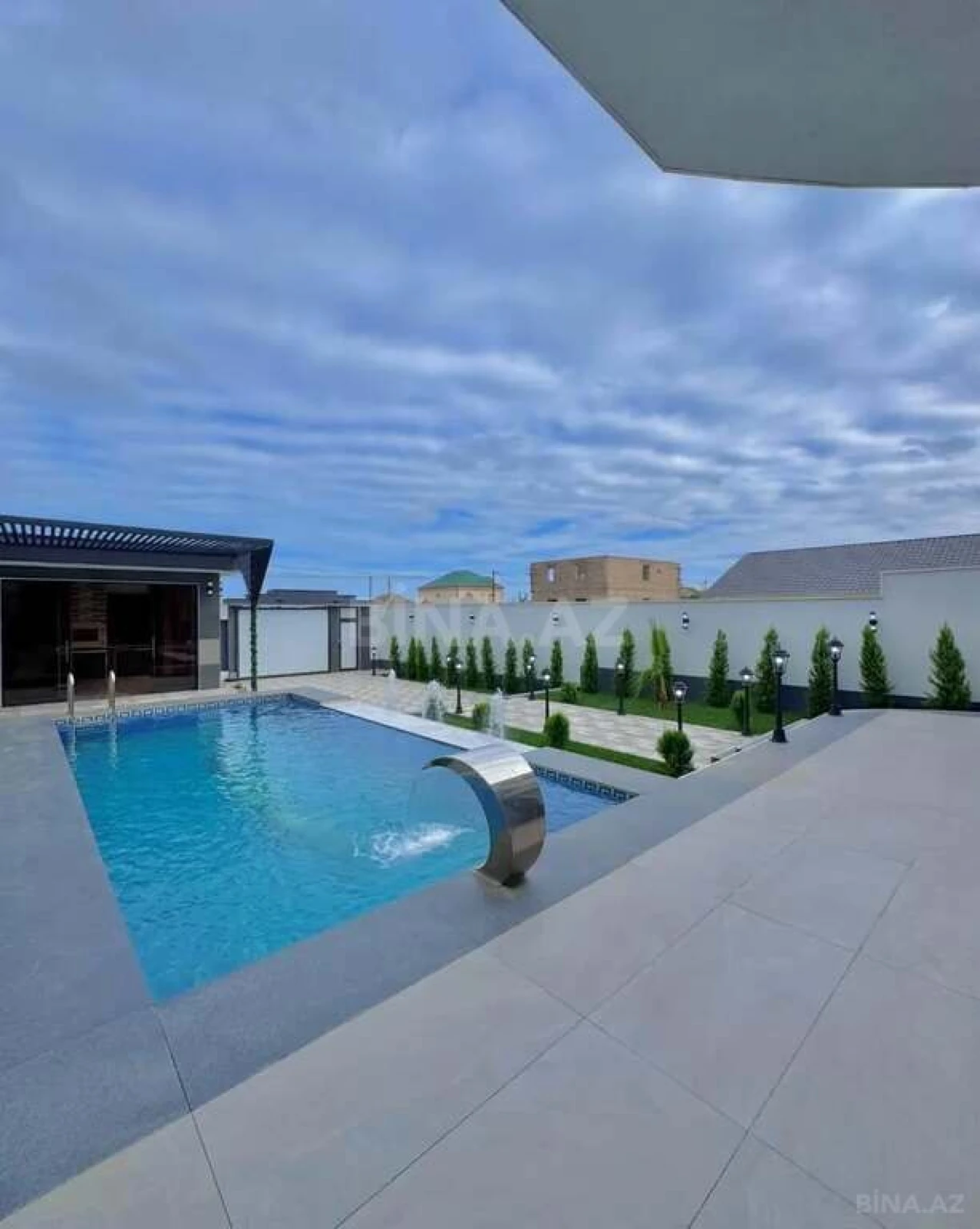 Satılır 4 otaqlı həyət evi 220 m²