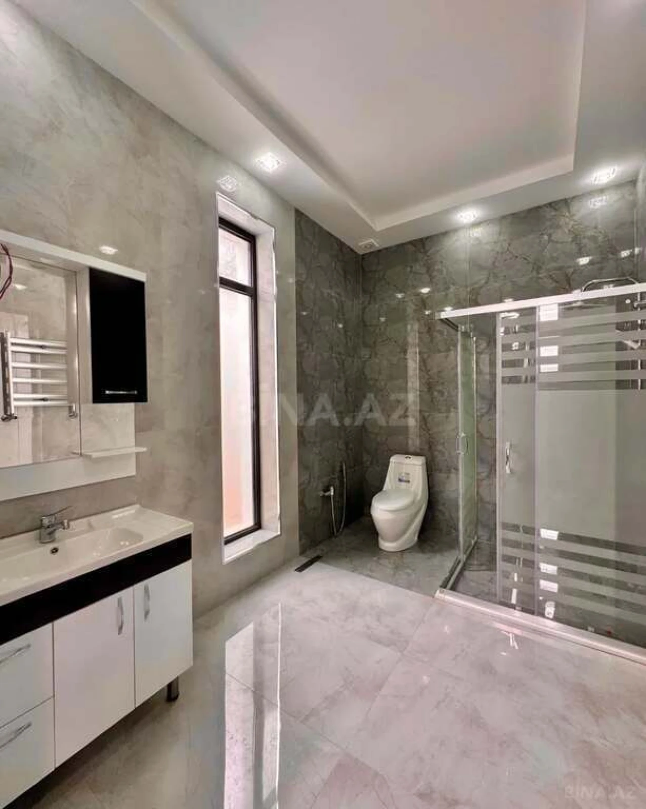 Satılır 4 otaqlı həyət evi 220 m²