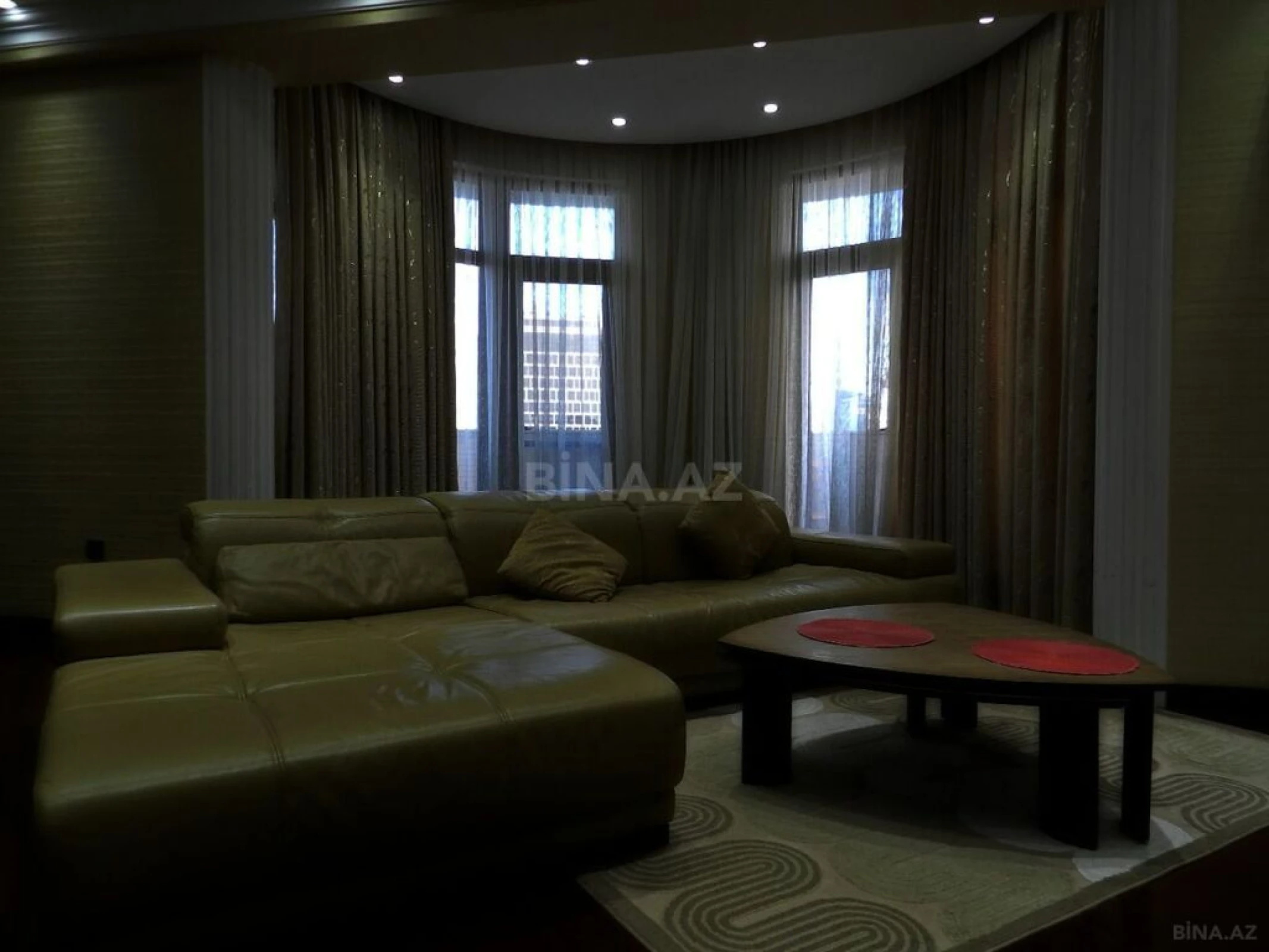 Satılır 4 otaqlı mənzil 172 m²