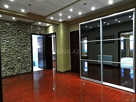 Satılır 4 otaqlı mənzil 172 m²