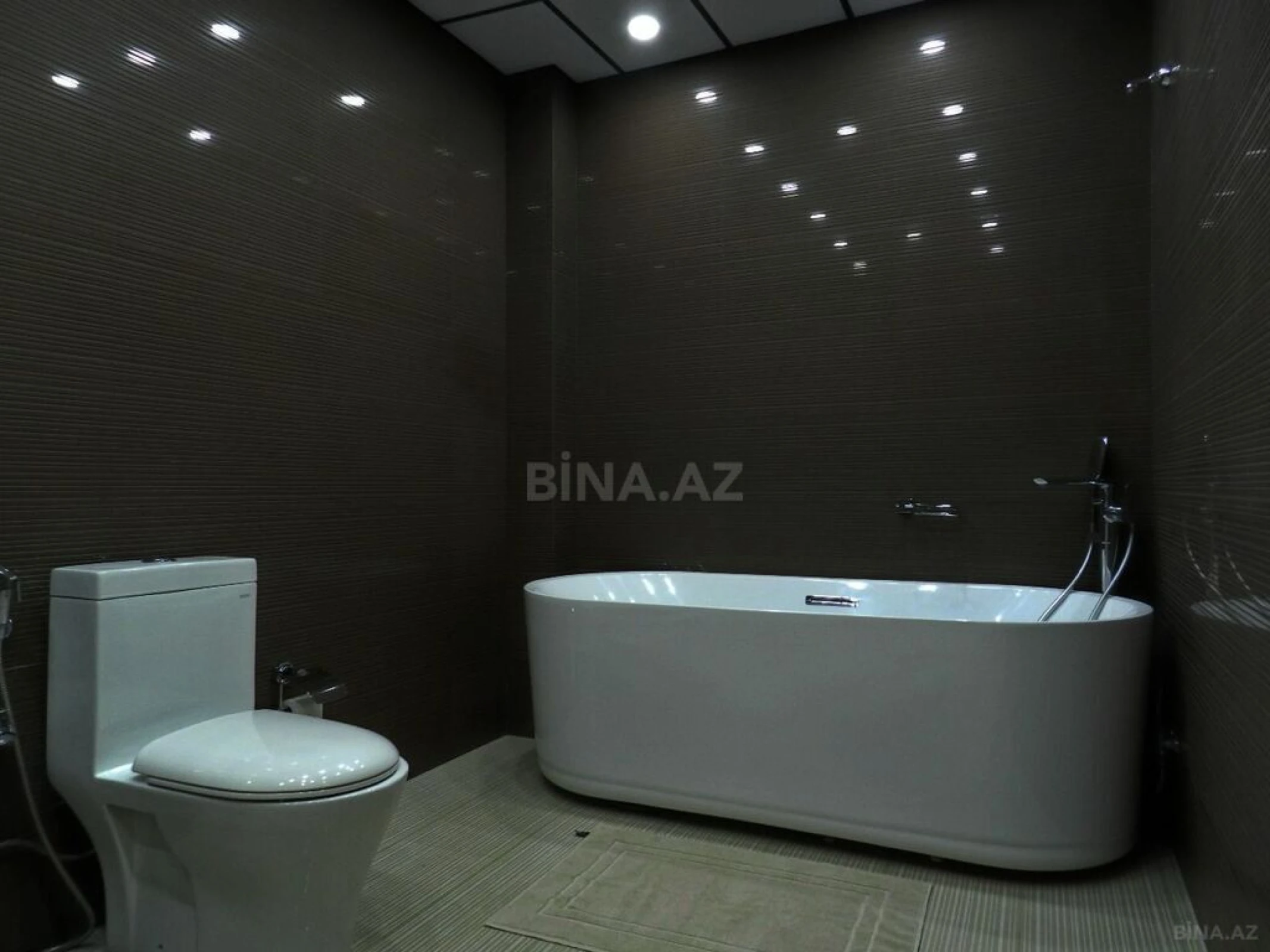 Satılır 4 otaqlı mənzil 172 m²