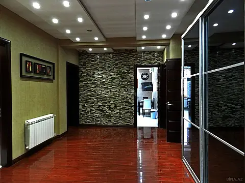 Satılır 4 otaqlı mənzil 172 m²