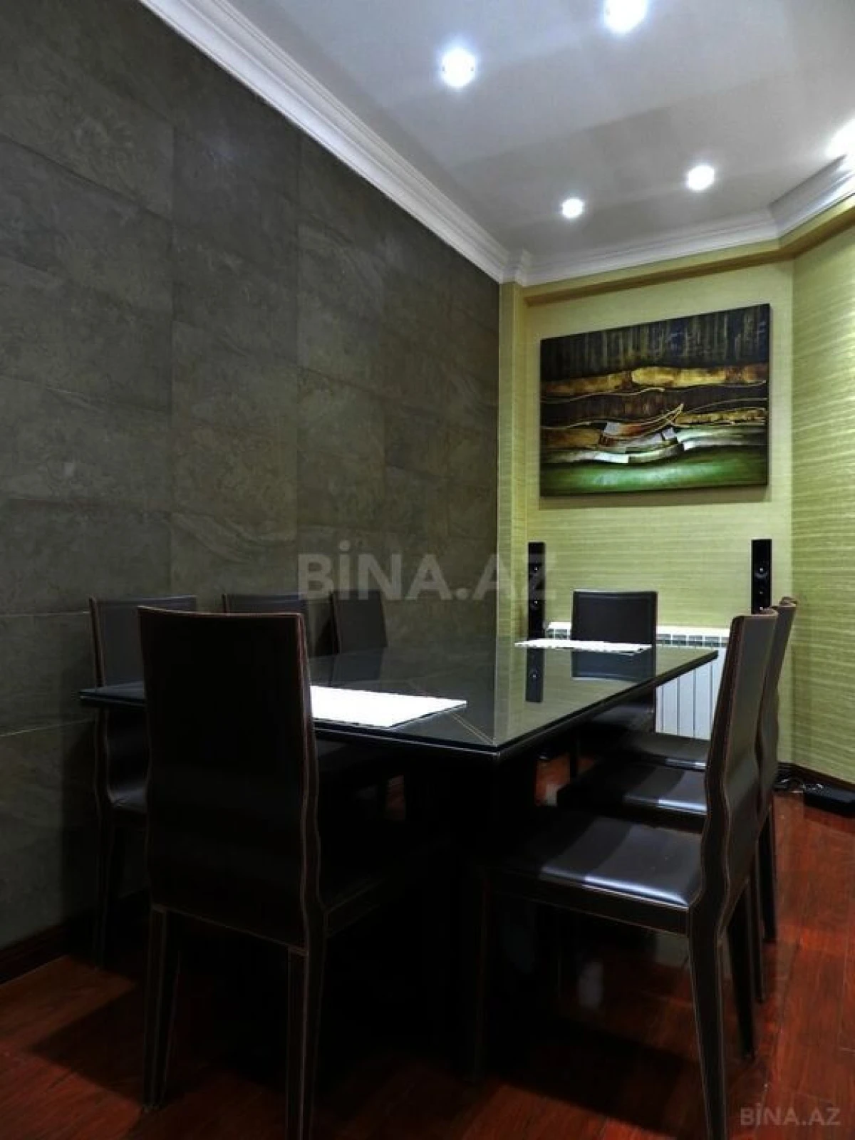 Satılır 4 otaqlı mənzil 172 m²