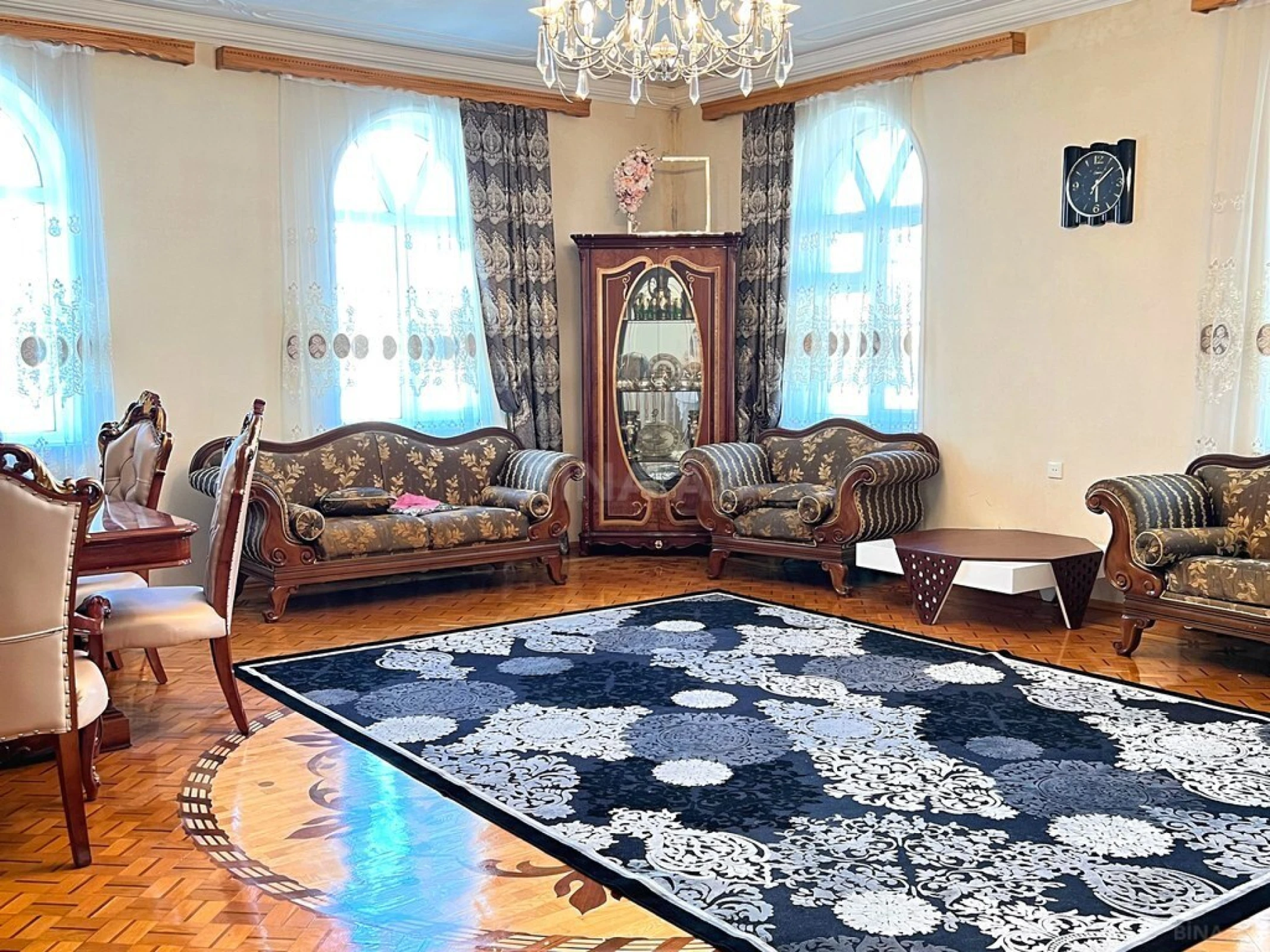 Satılır 7 otaqlı həyət evi 350 m²