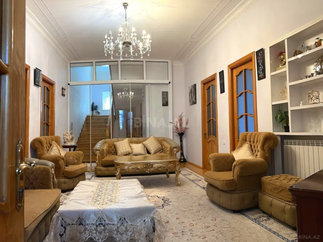 Satılır 7 otaqlı həyət evi 350 m²
