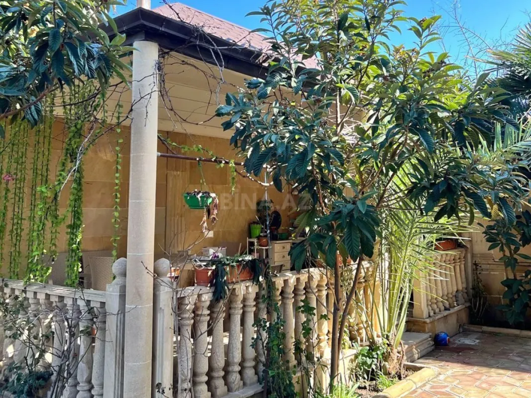 Satılır 7 otaqlı həyət evi 350 m²