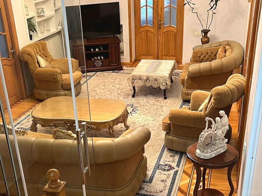 Satılır 7 otaqlı həyət evi 350 m²