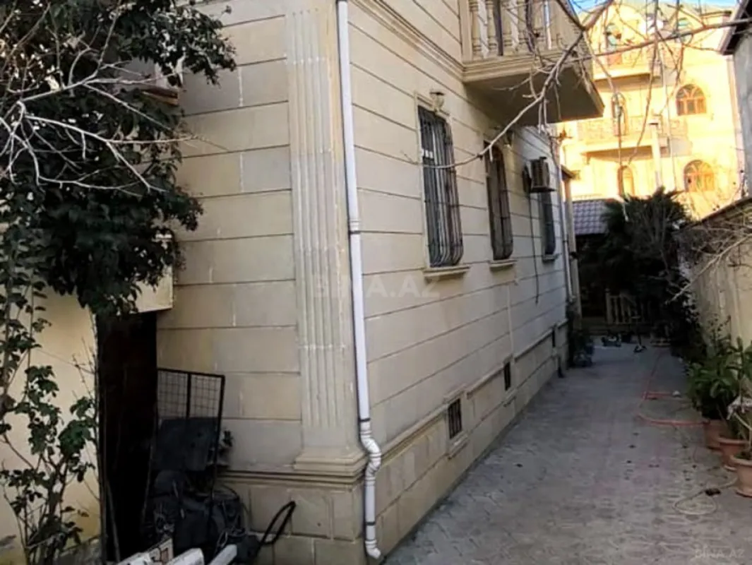 Satılır 7 otaqlı həyət evi 350 m²