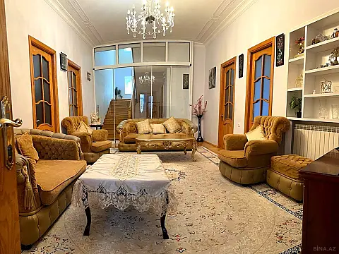 Satılır 7 otaqlı həyət evi 350 m²