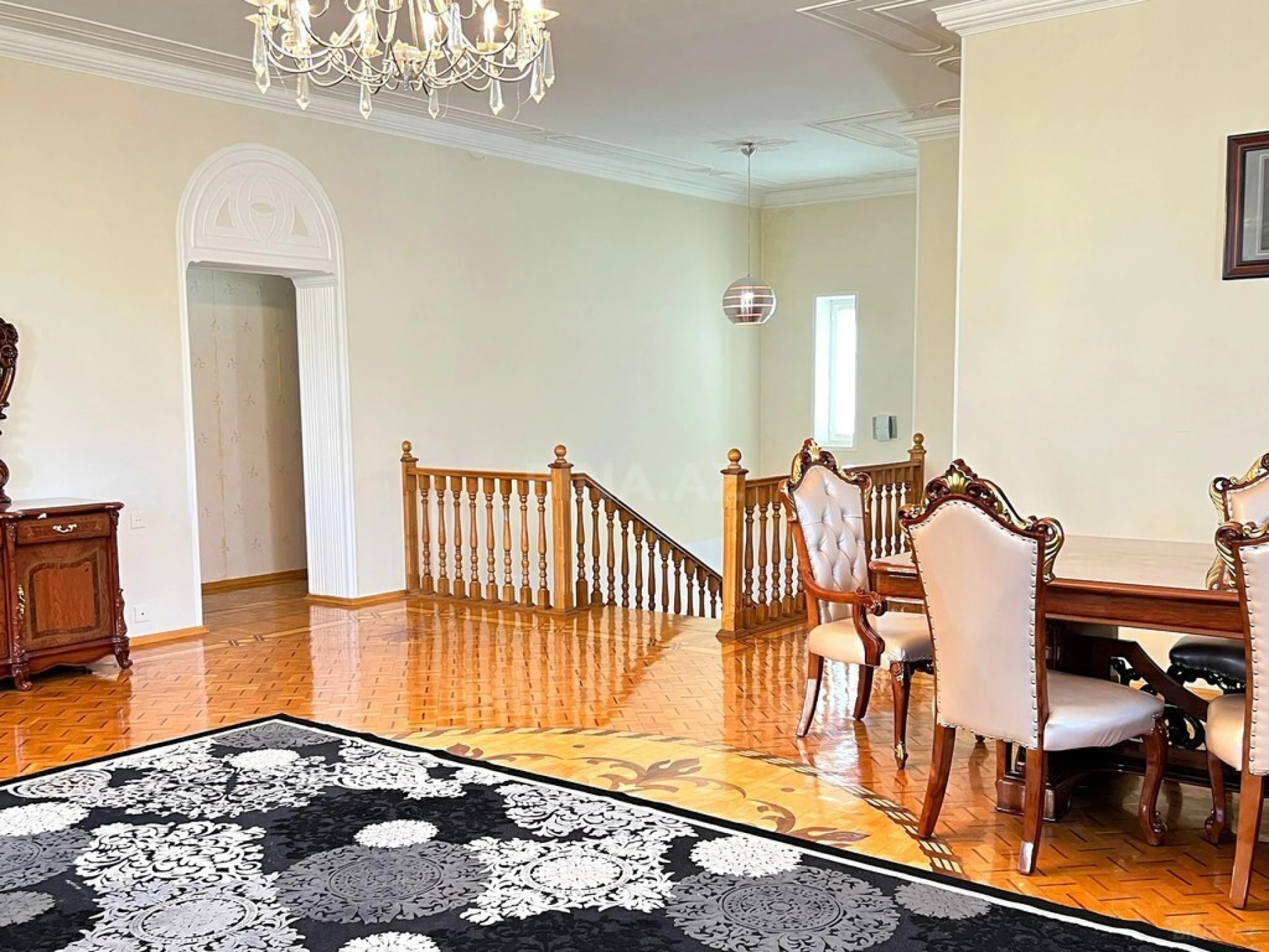 Satılır 7 otaqlı həyət evi 350 m²