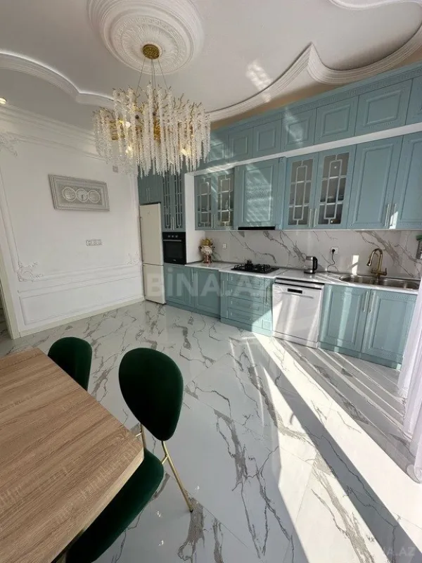 Satılır 6 otaqlı həyət evi 220 m²