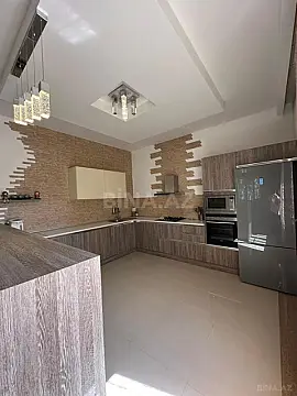 Satılır 5 otaqlı həyət evi 200 m²