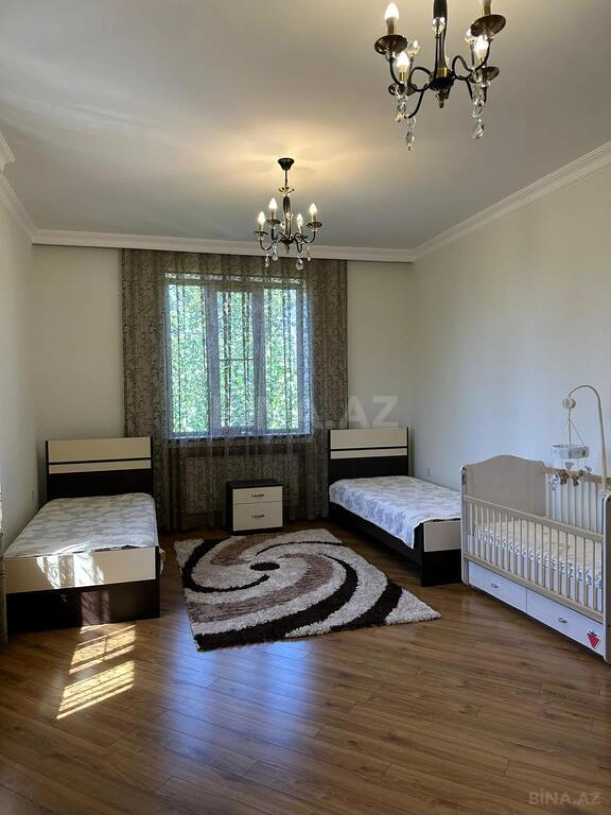 Satılır 5 otaqlı həyət evi 200 m²
