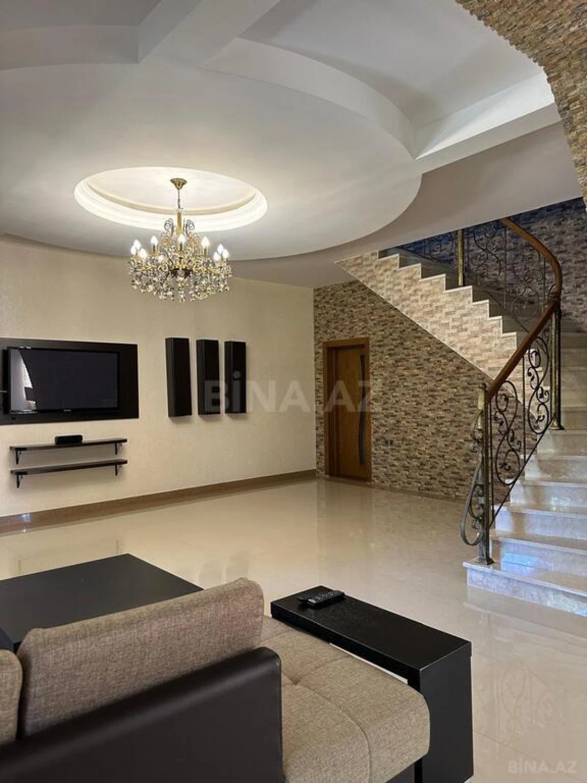 Satılır 5 otaqlı həyət evi 200 m²
