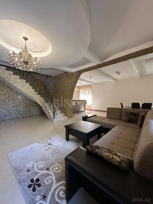 Satılır 5 otaqlı həyət evi 200 m²