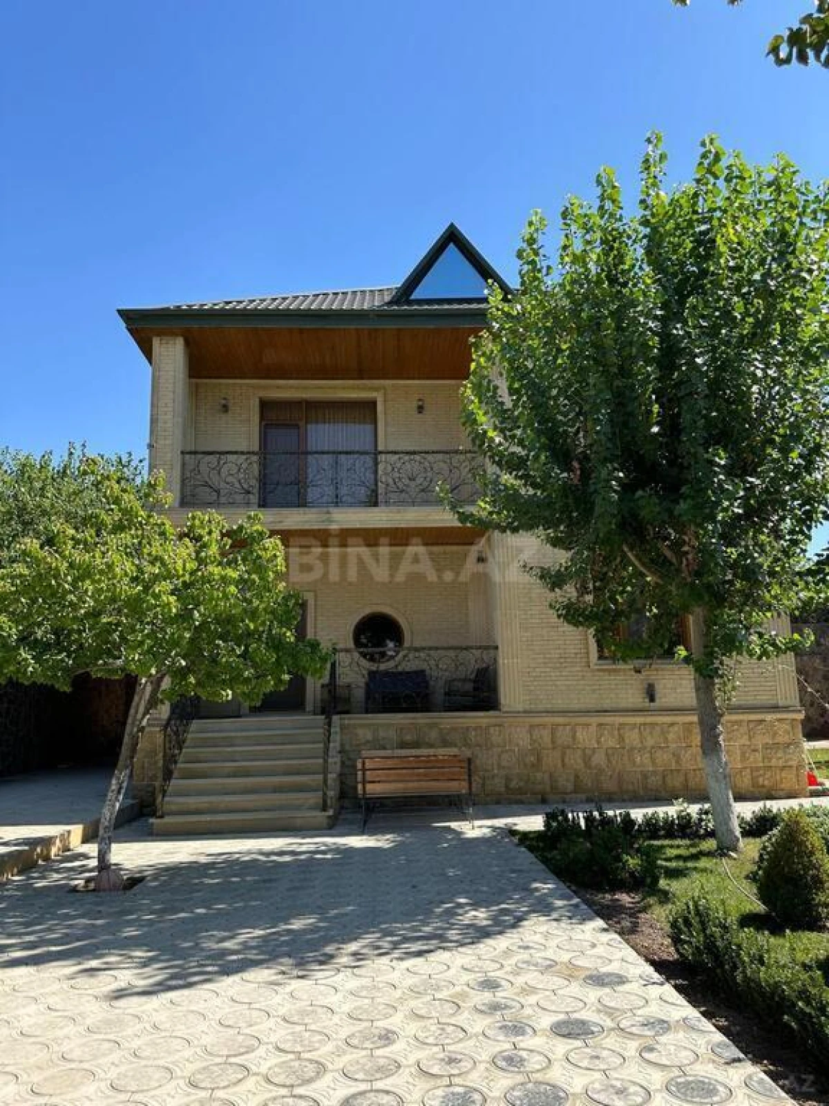 Satılır 5 otaqlı həyət evi 200 m²