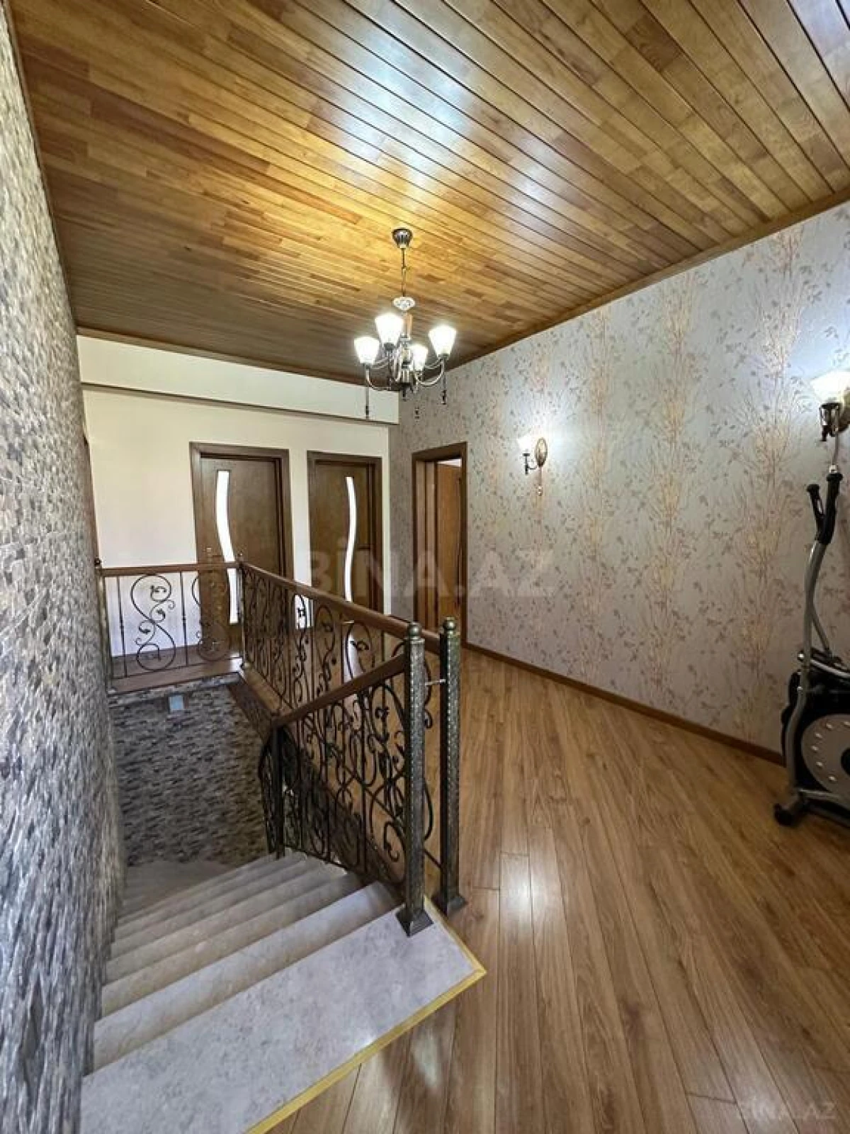 Satılır 5 otaqlı həyət evi 200 m²