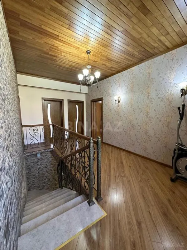 Satılır 5 otaqlı həyət evi 200 m²