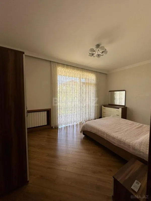 Satılır 5 otaqlı həyət evi 200 m²