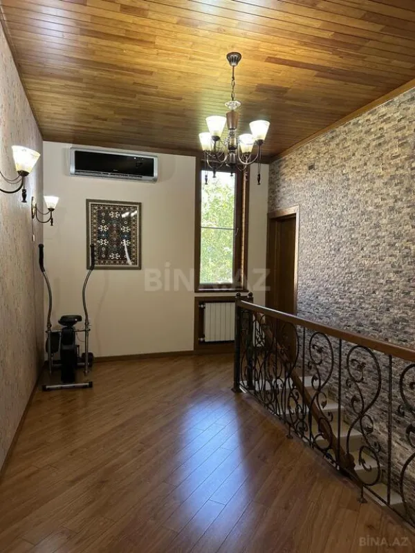 Satılır 5 otaqlı həyət evi 200 m²