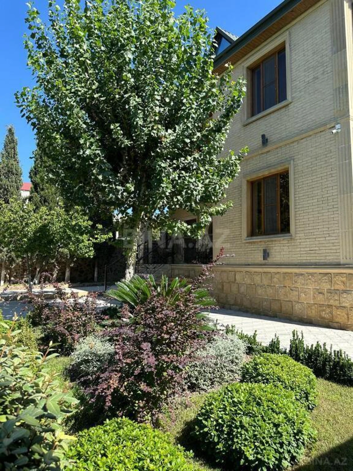 Satılır 5 otaqlı həyət evi 200 m²