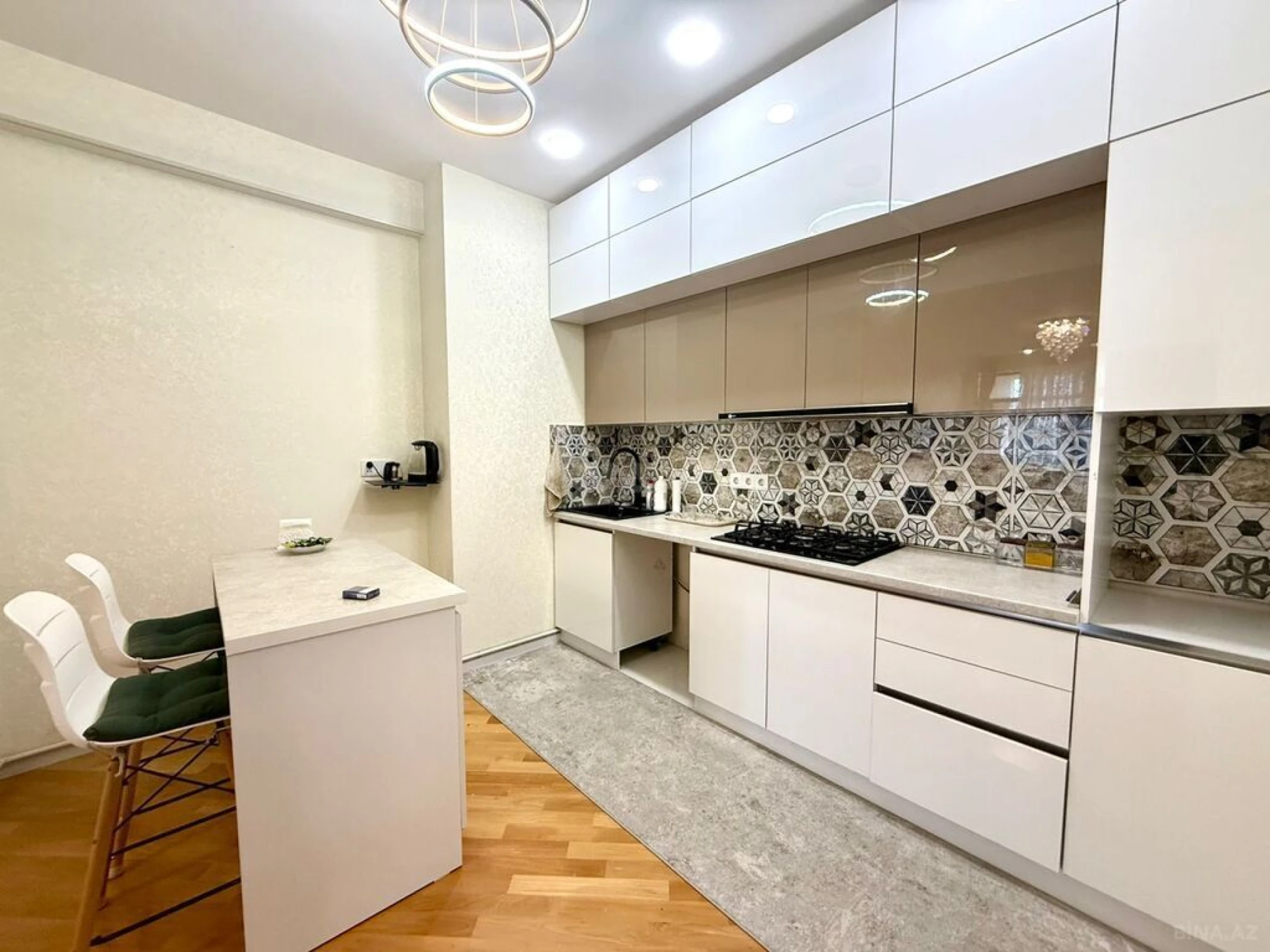 Satılır 3 otaqlı mənzil 117 m²