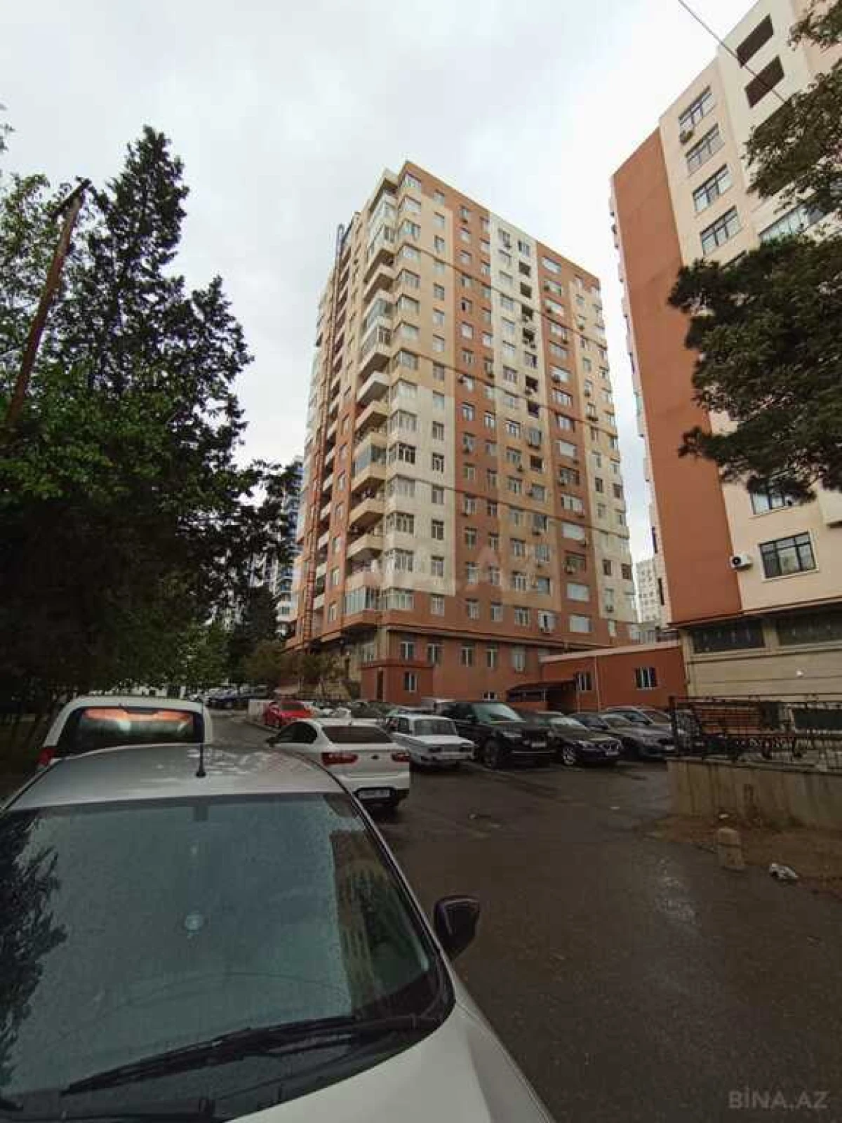 Satılır 3 otaqlı mənzil 117 m²