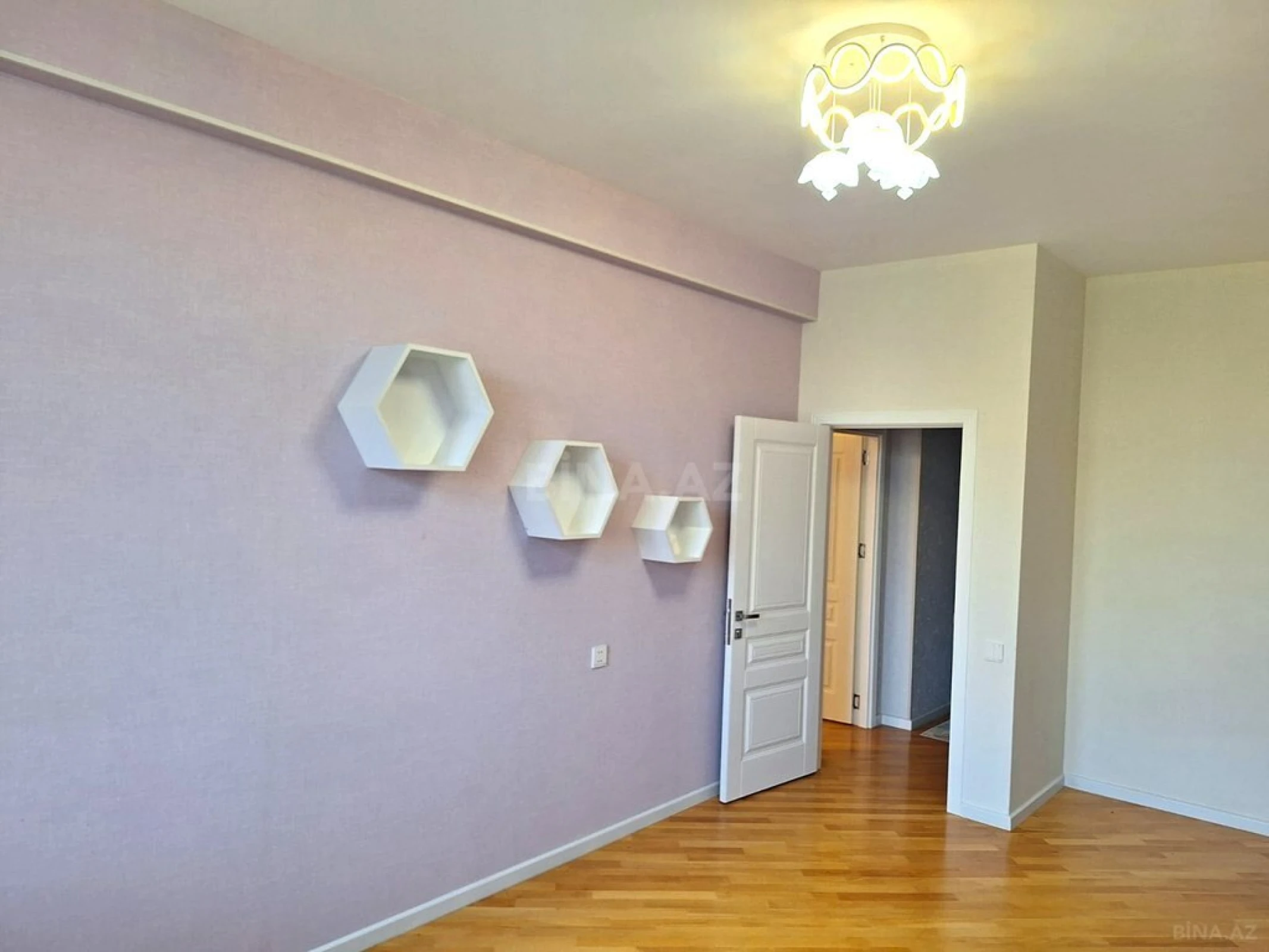 Satılır 3 otaqlı mənzil 117 m²