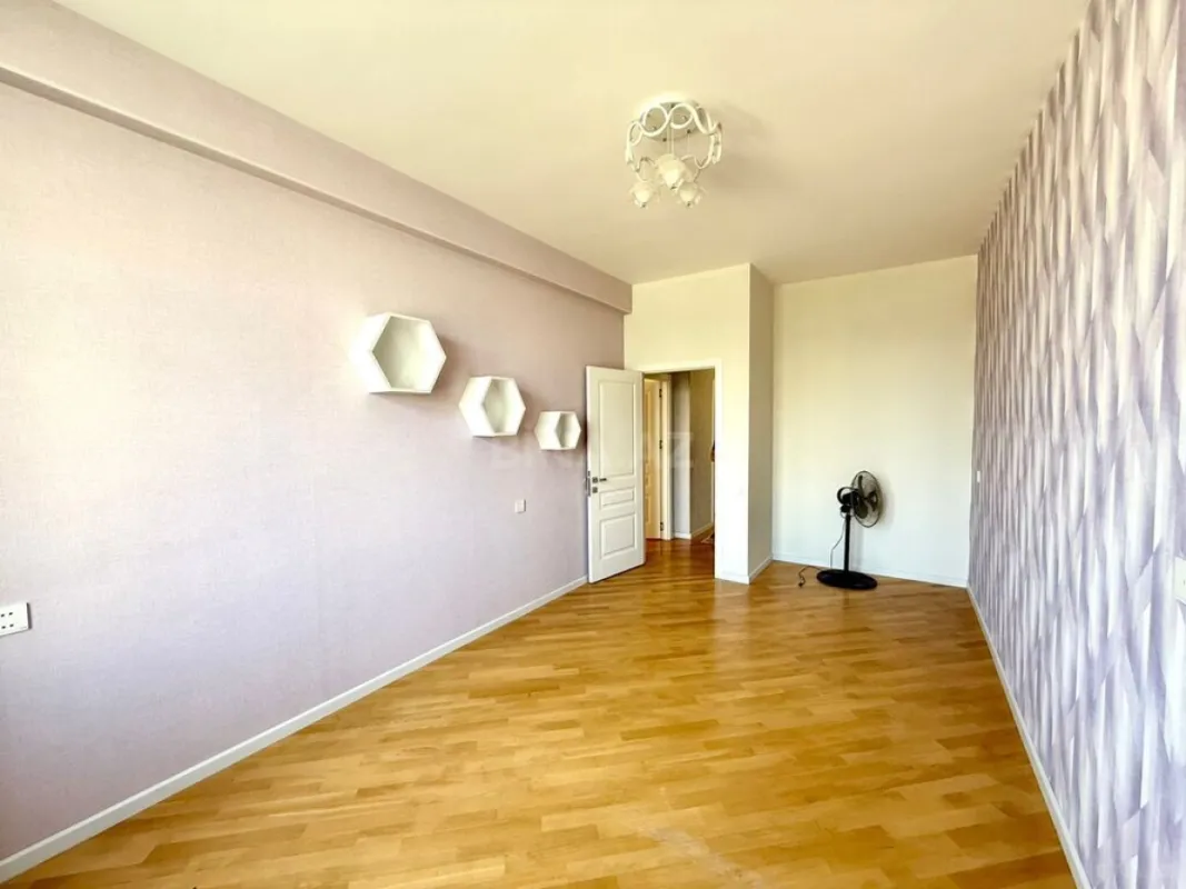 Satılır 3 otaqlı mənzil 117 m²